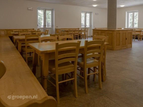 groepsaccommodatie-Italie-Borgo_Valsugana-61-personen-BVS-2609-02.jpg, tafel, stoelen groepsaccommodatie-Italie-Borgo_Valsugana-61-personen-BVS-2609-02.jpg, tafel, stoelen