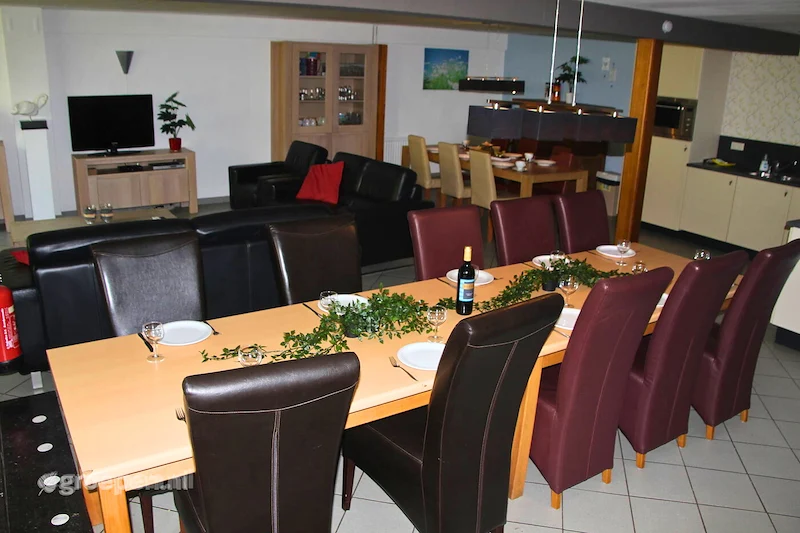 Groepsaccommodatie-Nederland-Limburg-Ulestraten-14-personen-ULE-0035-B, eettafel Groepsaccommodatie-Nederland-Limburg-Ulestraten-14-personen-ULE-0035-B, eettafel