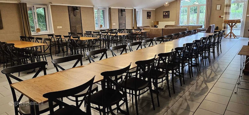 groepsaccommodatie-Belgie-Teuven-60-personen-TEU-909.jpg, lange eettafels emt stoelen groepsaccommodatie-Belgie-Teuven-60-personen-TEU-909.jpg, lange eettafels emt stoelen