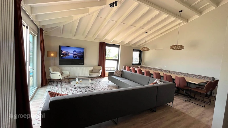 groepsaccommodatie-Nederland-Heeg-16 personen-HEE-3856, ruime woonkamer en eettafel groepsaccommodatie-Nederland-Heeg-16 personen-HEE-3856, ruime woonkamer en eettafel