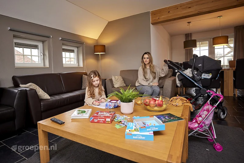 Groepsaccommodatie-Nederland-Roggel-ROG-134715.jpg, zithoek met spelletjes