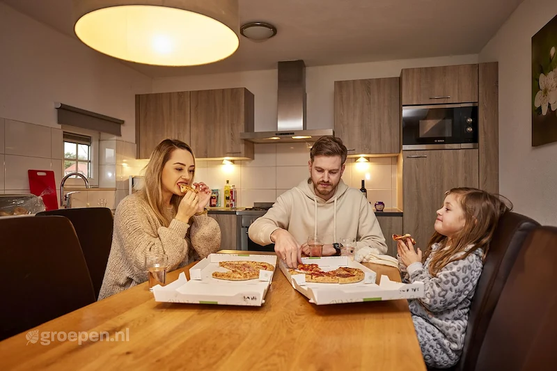 Groepsaccommodatie-Nederland-Roggel-ROG-134702.jpg, keuken met eettafel