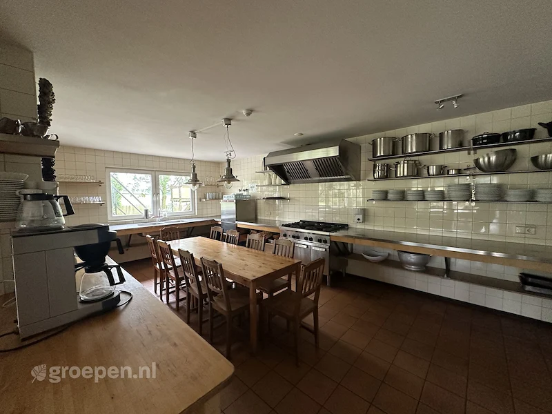 Groepsaccommodatie-Nederland-Epen-36 personen-EPN-8261, Keuken met eettafel Groepsaccommodatie-Nederland-Epen-36 personen-EPN-8261, Keuken met eettafel