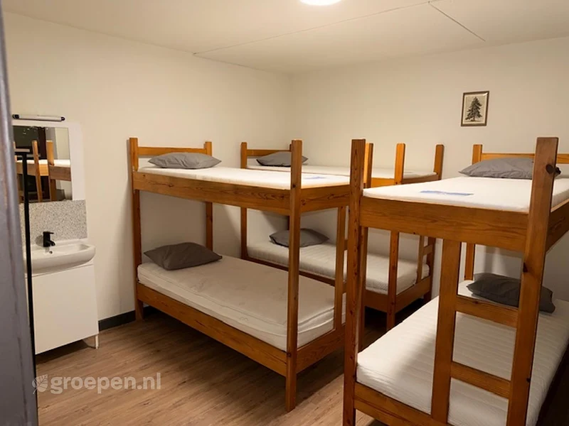 groepsaccommodatie-Belgie-45 personen-Houffalize-HOF-9761--029.jpg, Stapelbedden, wastafel
