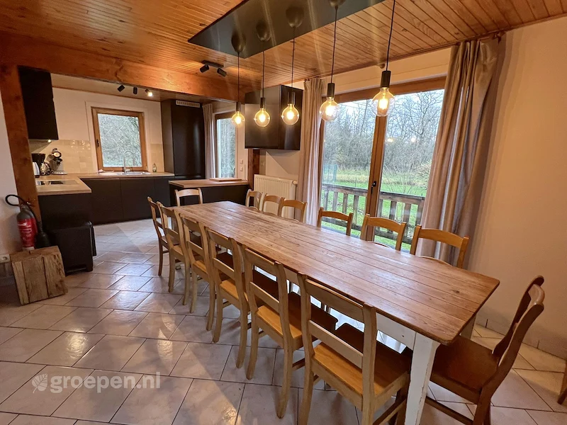 Groepsaccommodatie-Belgie-Ardennen-Somme-Leuze-12 personen-ARO-5566-12.jpg, eetkamer
