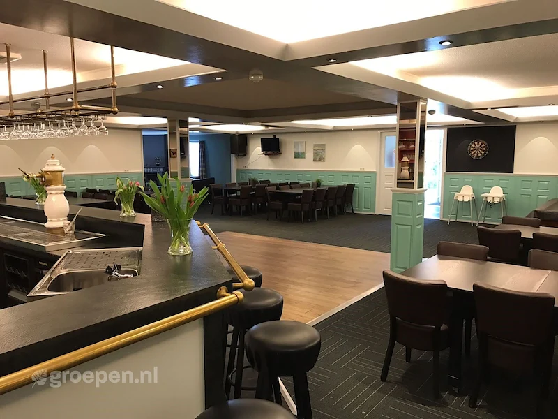 Groepsaccommodatie-Nederland-Groesbeek-35 personen-BER-108-05.jpg, Bar, tafels