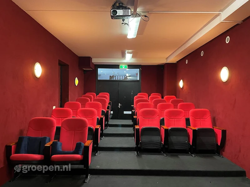 Groepsaccommodatie-Nederland-Groesbeek-35 personen-BER-108-07.jpg, Bioscoop stoelen