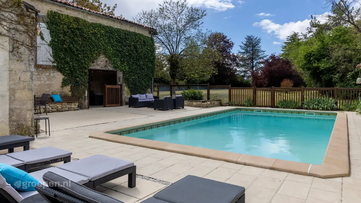Vakantievilla-Frankrijk-Barbezieres-8-personen-MAI-5773.jpg, prive buitenzwembad Vakantievilla-Frankrijk-Barbezieres-8-personen-MAI-5773.jpg, prive buitenzwembad