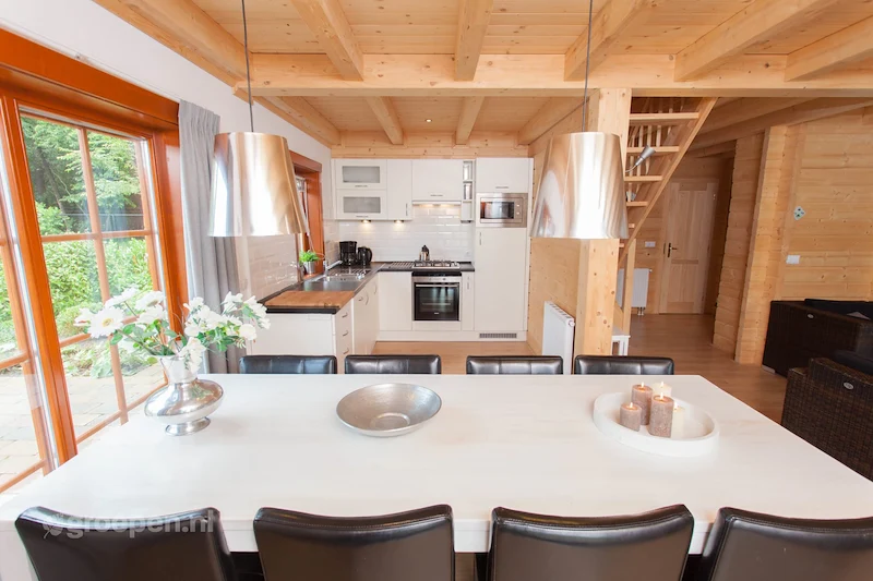 groepsaccommodatie-Nederland-Brunssum-12-personen-EUR-6873-006.png, Eettafel, keuken