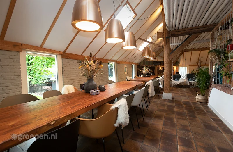 Groepsaccommodatie-Nederland-Ruinerwold-20 personen-RNW-9274--34.jpg, lange tafel