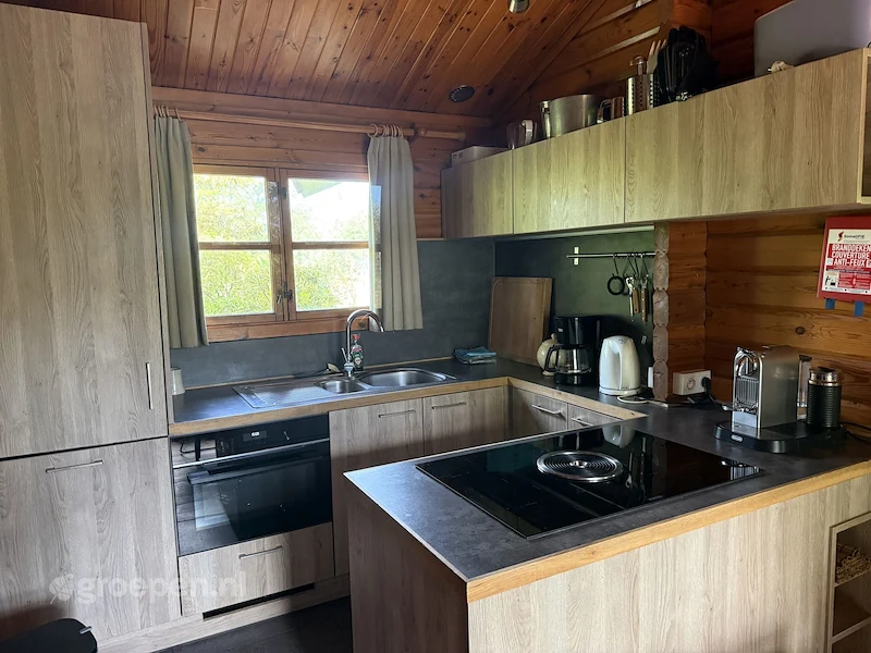 Groepsaccommodatie-Belgie-Ardennen-Beffel-8 personen-ARO-5606--23.jpg, Houten keuken Groepsaccommodatie-Belgie-Ardennen-Beffel-8 personen-ARO-5606--23.jpg, Houten keuken