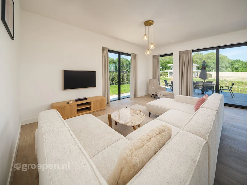 Groepsaccommodatie-Nederland-Zeewolde-10personen-ZWD-7974.014.jpg, Woonkamer, bank Groepsaccommodatie-Nederland-Zeewolde-10personen-ZWD-7974.014.jpg, Woonkamer, bank