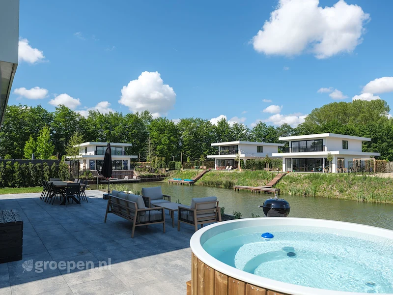 Groepsaccommodatie-Nederland-Zeewolde-10personen-ZWD-7974.021.jpg, Hottub buiten Groepsaccommodatie-Nederland-Zeewolde-10personen-ZWD-7974.021.jpg, Hottub buiten