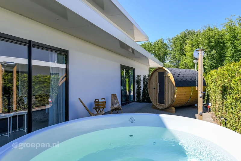 Groepsaccommodatie-Nederland-Zeewolde-10personen-ZWD-8474.024.jpg, Hottub en sauna Groepsaccommodatie-Nederland-Zeewolde-10personen-ZWD-8474.024.jpg, Hottub en sauna