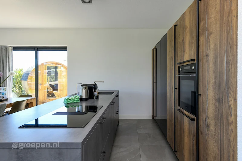 Groepsaccommodatie-Nederland-Zeewolde-10personen-ZWD-8474.033.jpg, Ruime keuken met kookeiland Groepsaccommodatie-Nederland-Zeewolde-10personen-ZWD-8474.033.jpg, Ruime keuken met kookeiland