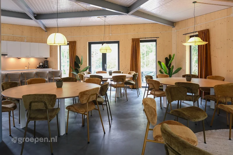 Groepsaccommodatie-Nederland-Noordwolde-36personen-NRW-5673.042.jpg, Woonkamer