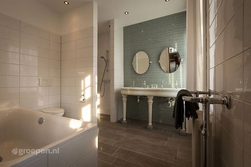 groepsaccommodatie-teuven-tvn-1342-052.jpg, ruime badkamer